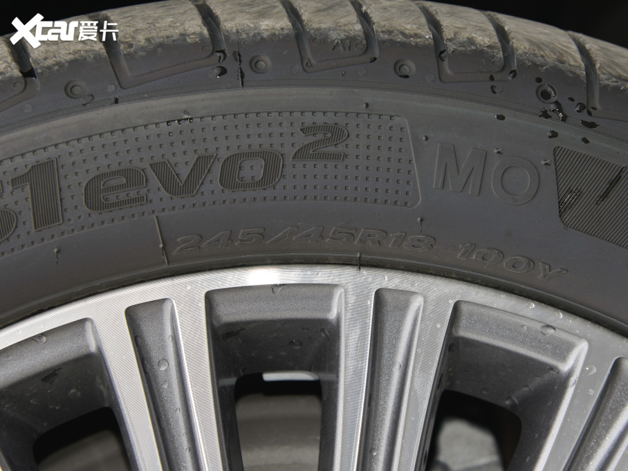 2022YE Ŀ E 300 L r