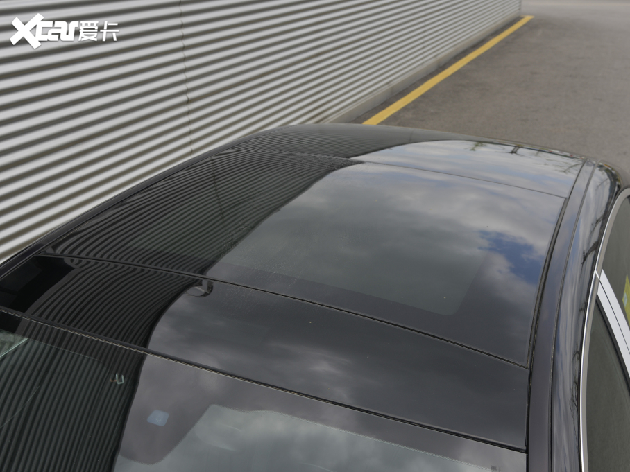 2022YE Ŀ E 300 L r