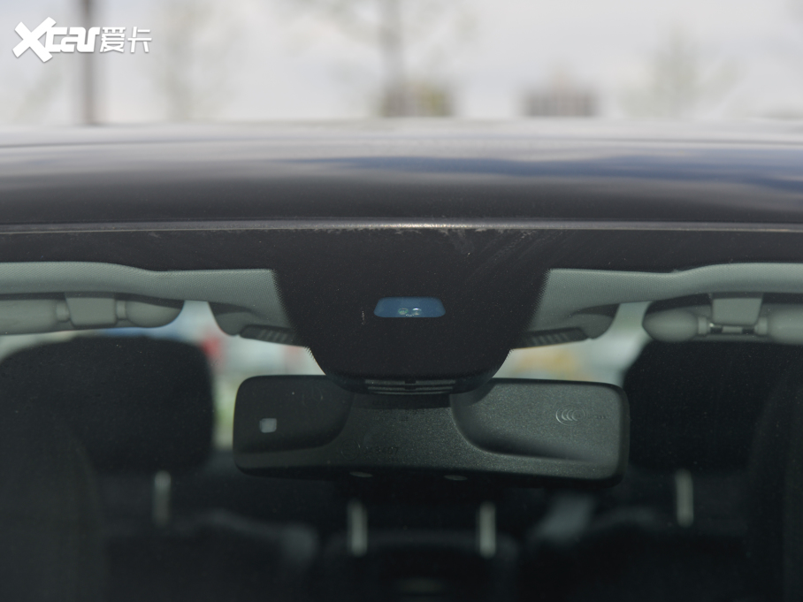 2022YE Ŀ E 300 L r