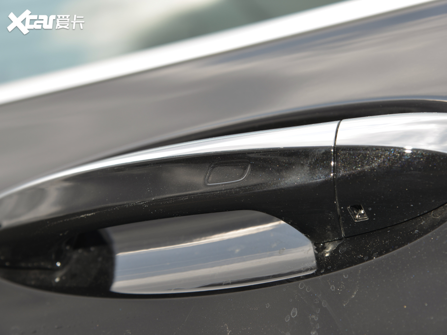 2022YE Ŀ E 300 L r