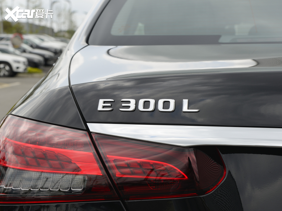 2022YE Ŀ E 300 L r