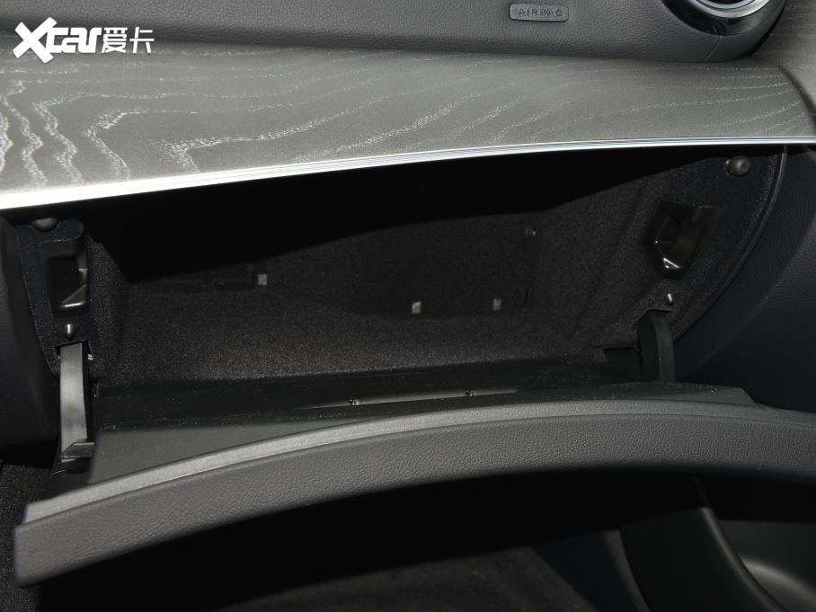 2022YE Ŀ E 300 L r