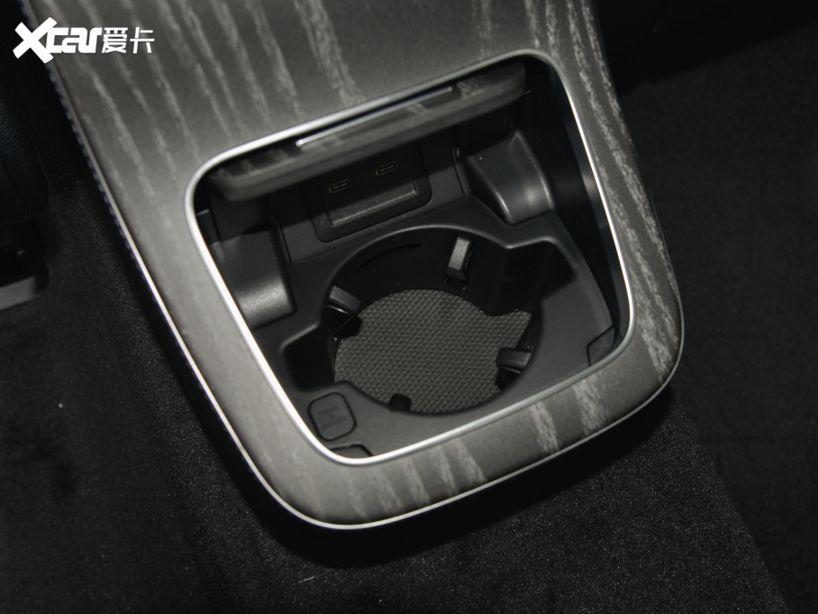 2022YE Ŀ E 300 L r