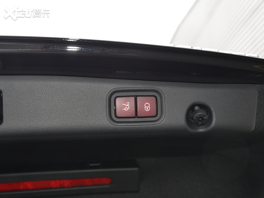 2022YE Ŀ E 300 L r