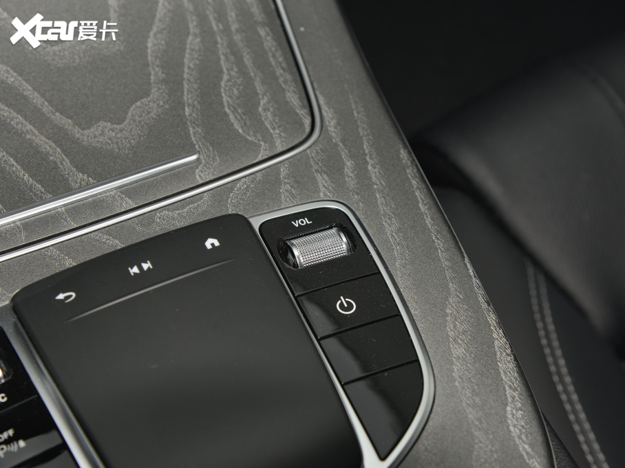 2022YE Ŀ E 300 L r