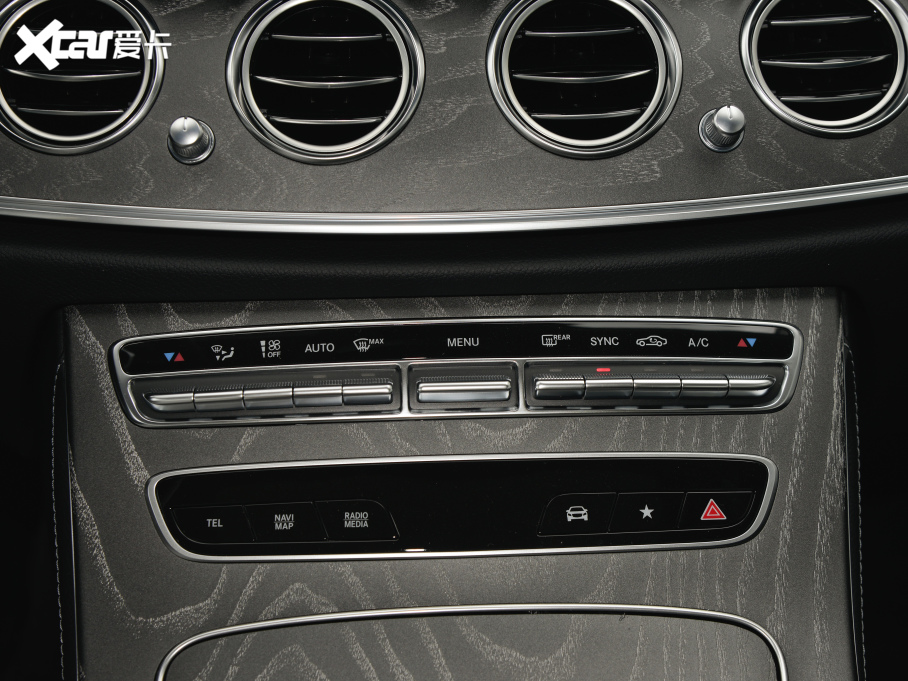 2022YE Ŀ E 300 L r