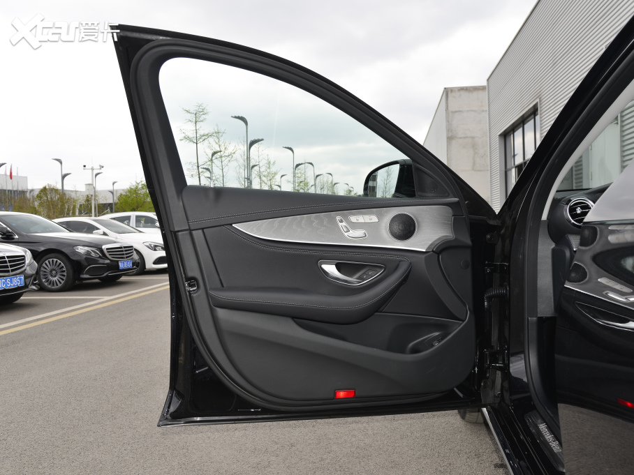 2022YE Ŀ E 300 L r