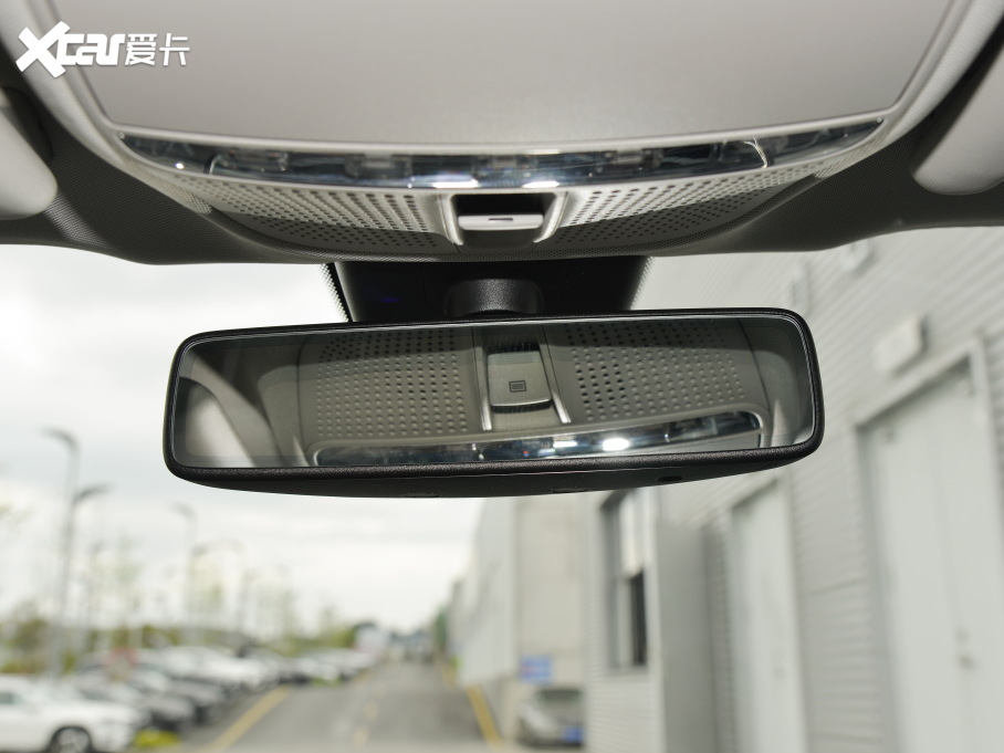 2022YE Ŀ E 300 L r