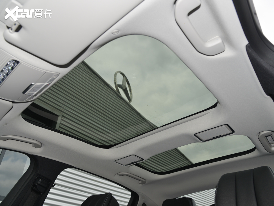 2022YE Ŀ E 300 L r