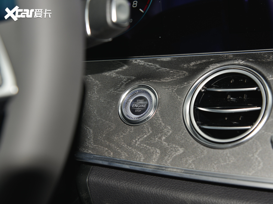 2022YE Ŀ E 300 L r