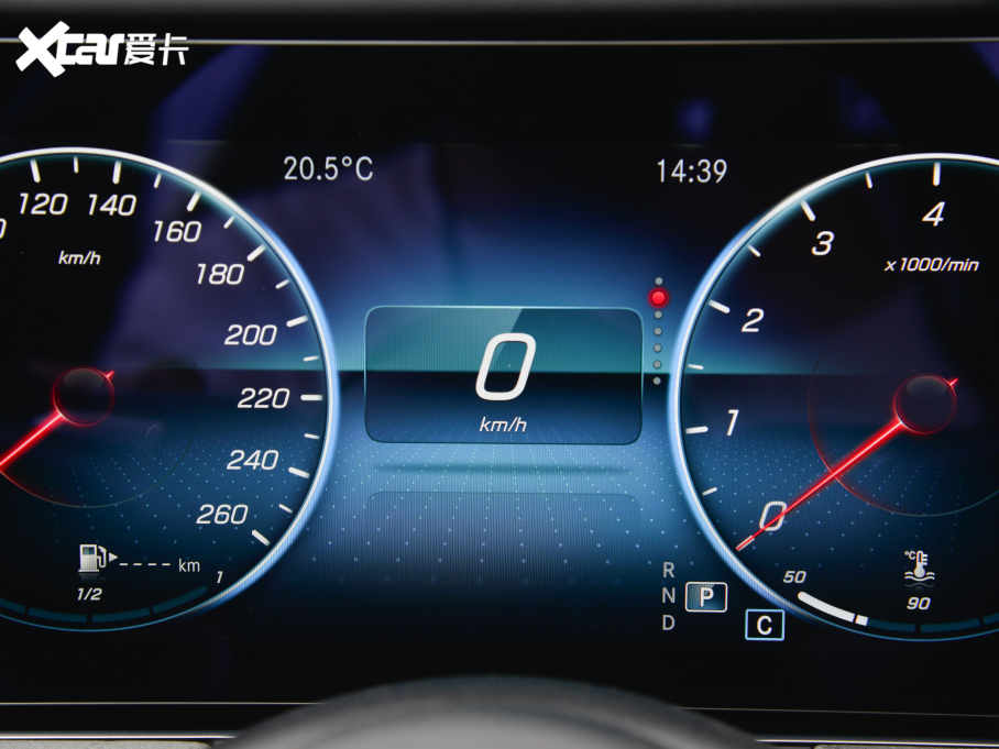 2022YE Ŀ E 300 L r