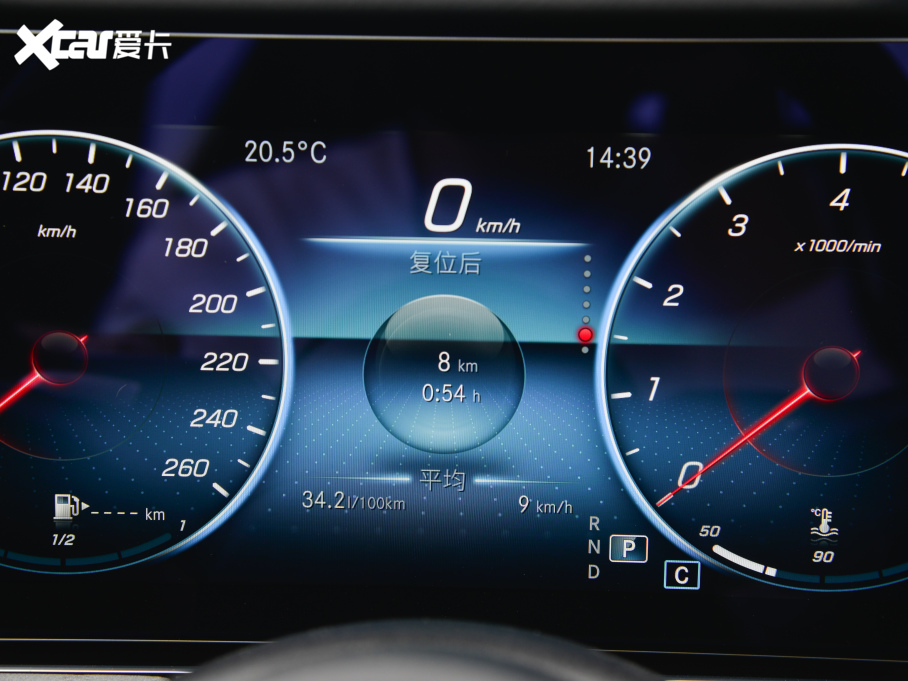 2022YE Ŀ E 300 L r