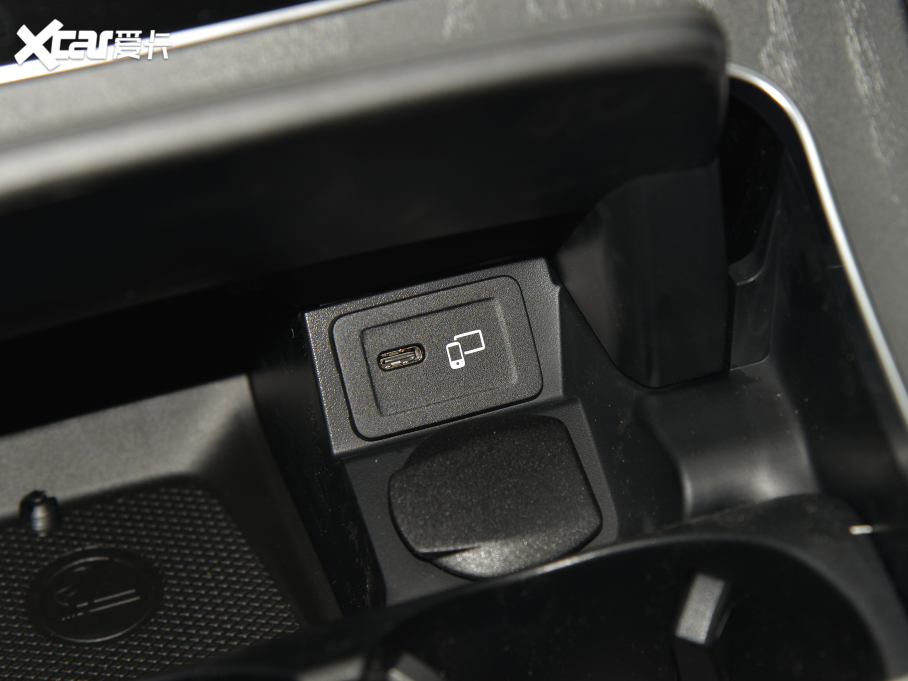 2022YE Ŀ E 300 L r