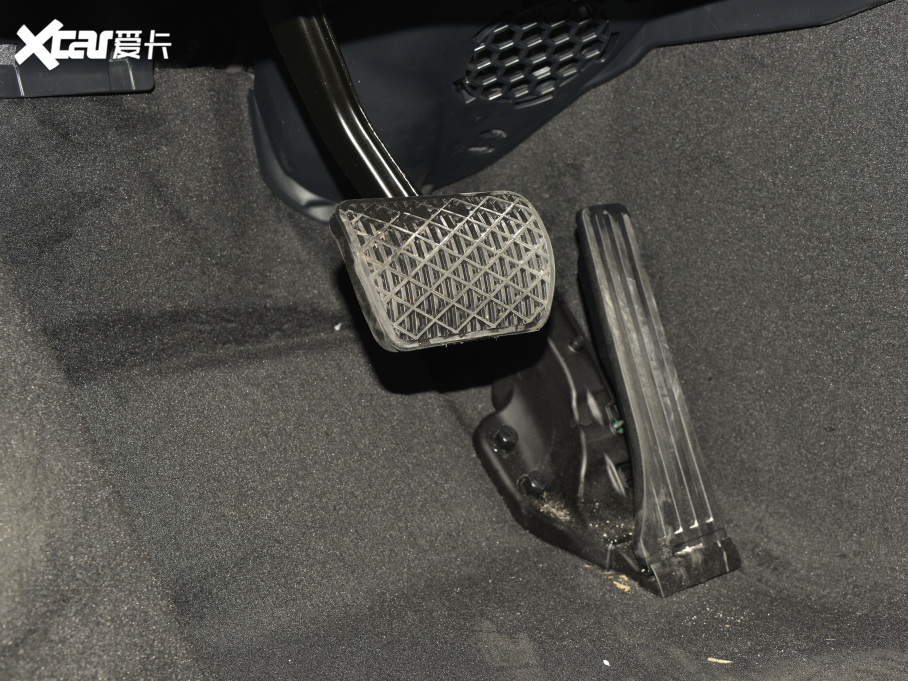 2022YE Ŀ E 300 L r