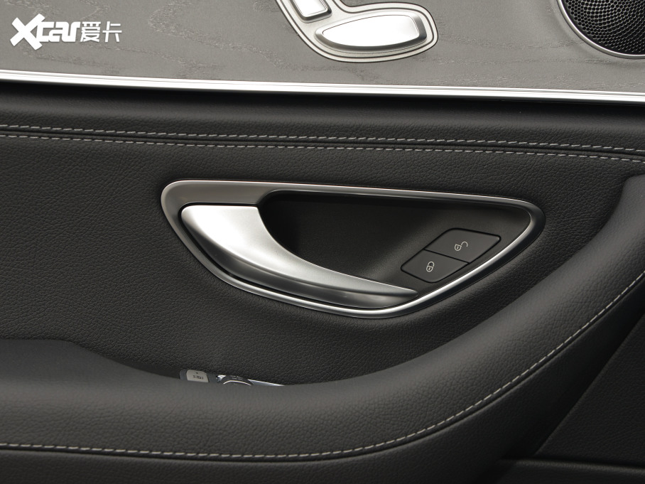 2022YE Ŀ E 300 L r