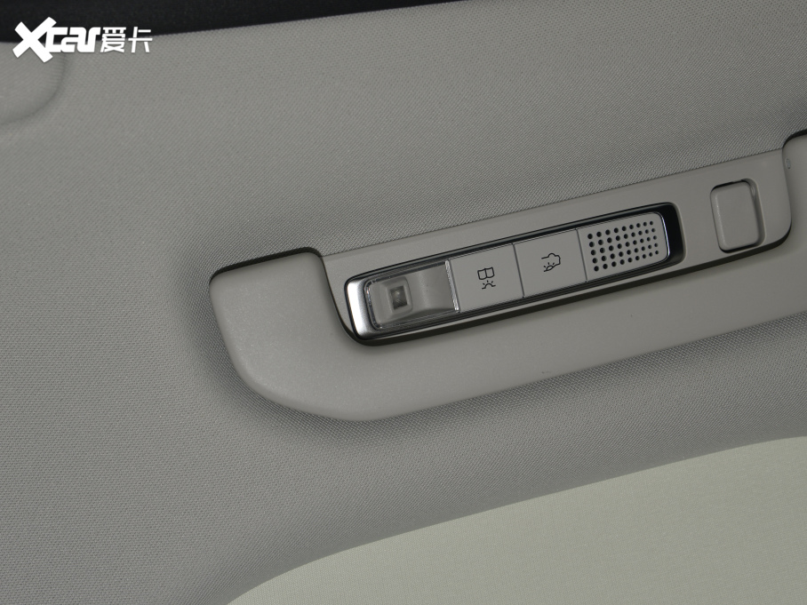 2022YE Ŀ E 300 L r