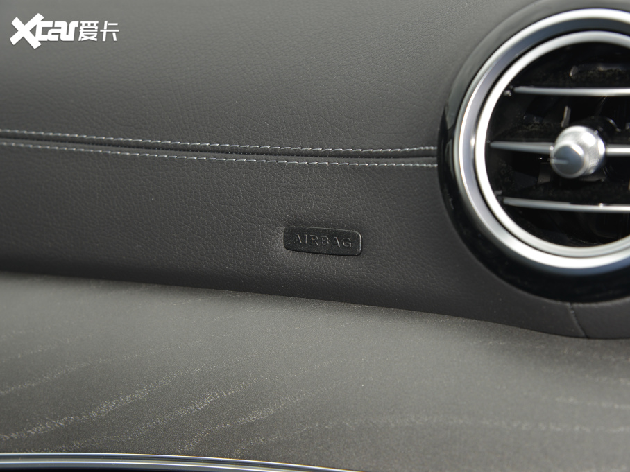 2022YE Ŀ E 300 L r