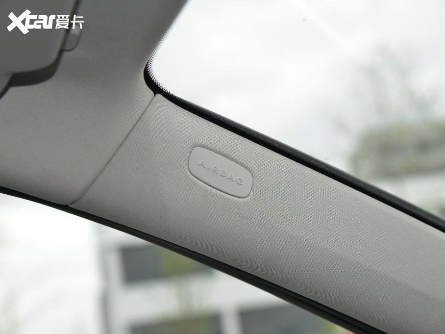 2022YE Ŀ E 300 L r