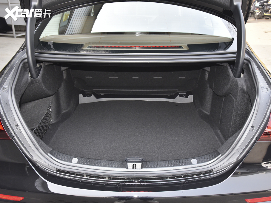 2022YE Ŀ E 260 L