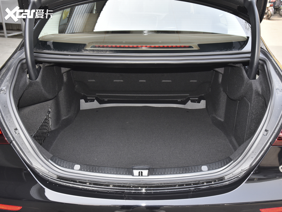 2022YE Ŀ E 260 L