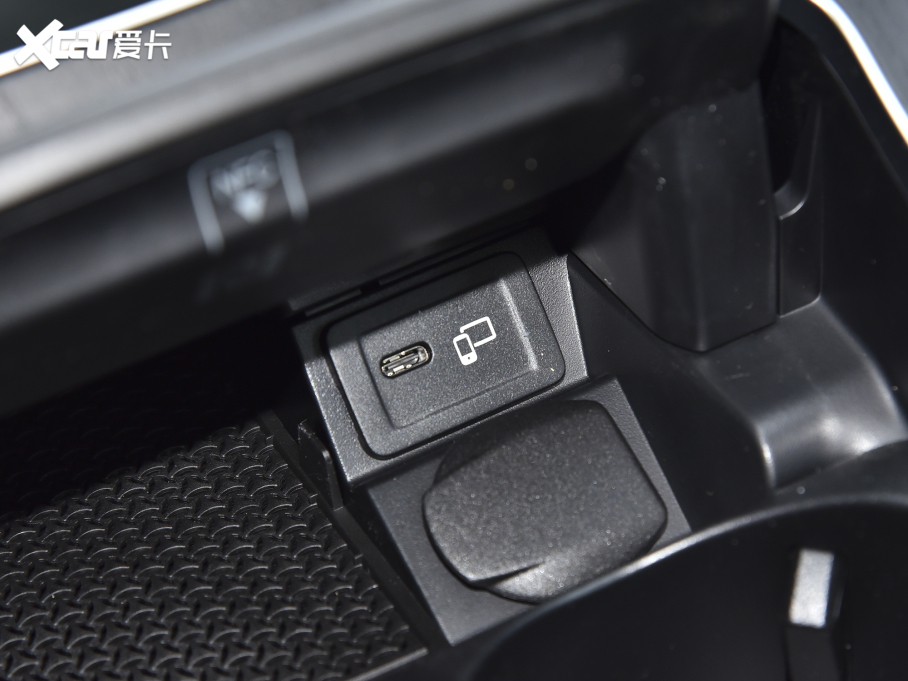 2022YE Ŀ E 260 L