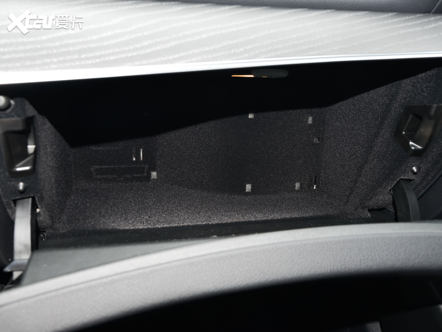 2022YE Ŀ E 300 L \F