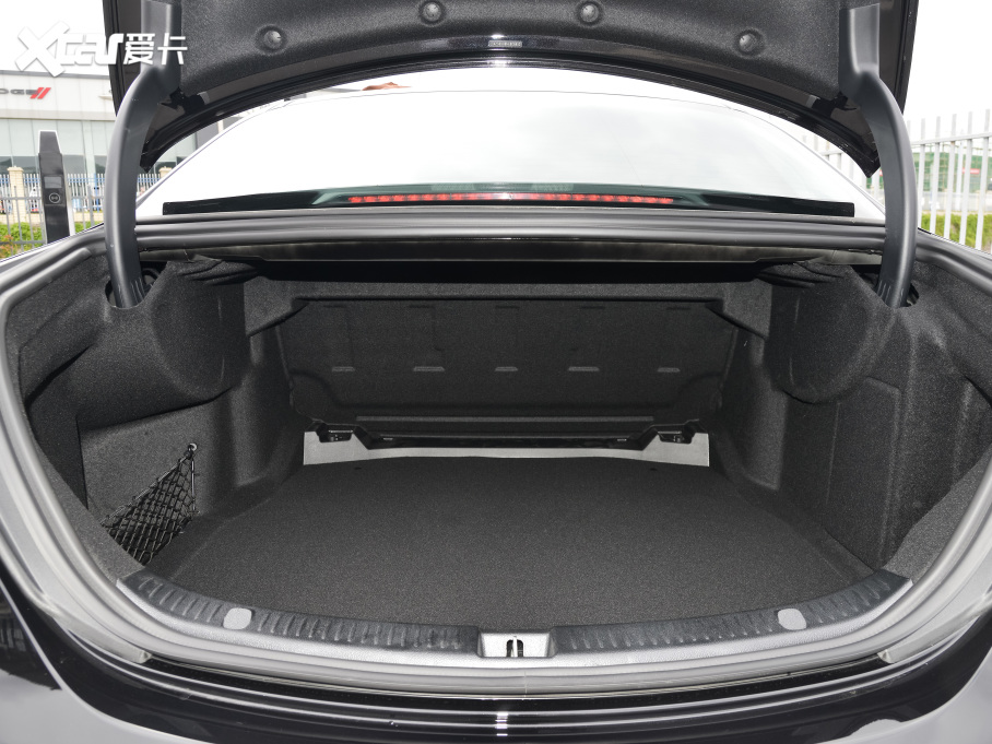 2022YE Ŀ E 300 L \F