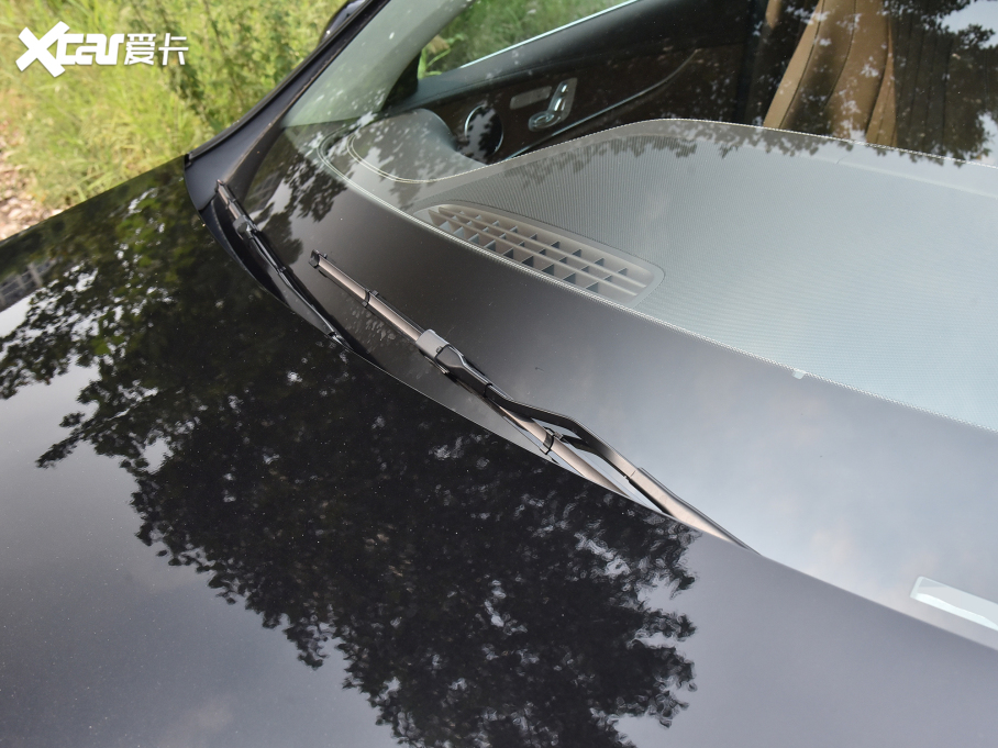 2022YE Ŀ E 300 L r