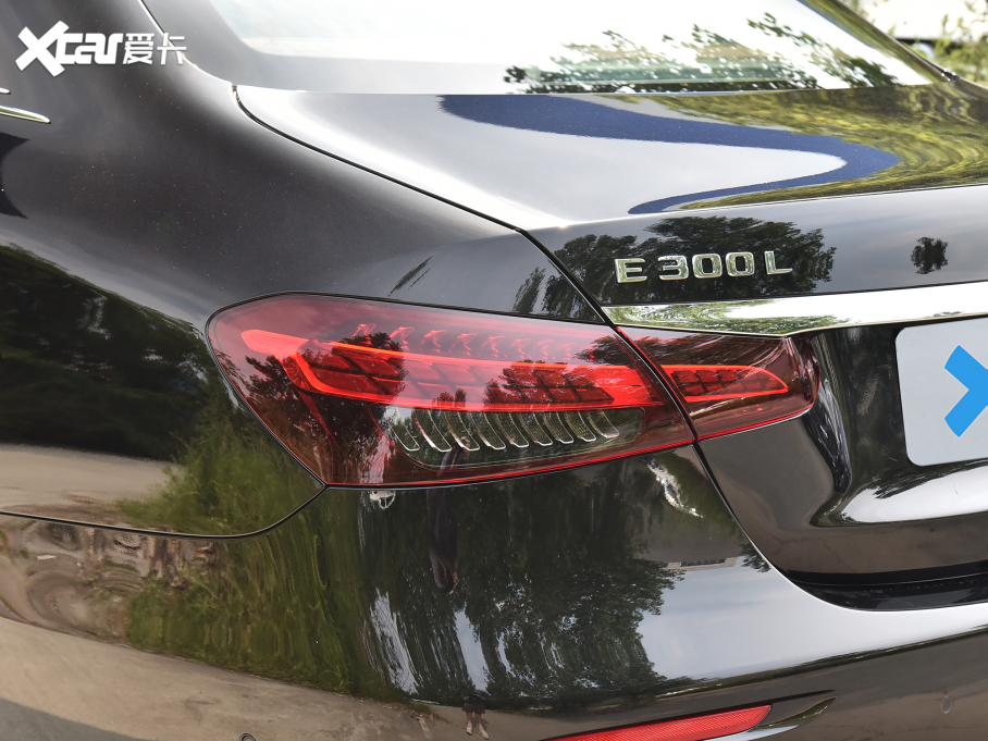 2022��YE�� �Ŀ��� E 300 L �r����