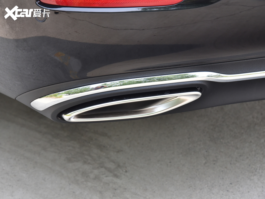 2022YE Ŀ E 300 L r