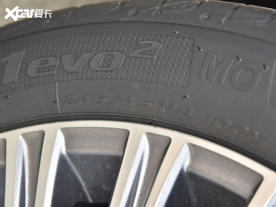 2022YE Ŀ E 300 L r