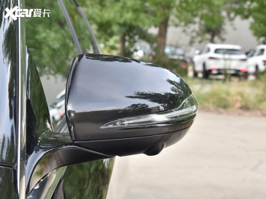 2022YE Ŀ E 300 L r