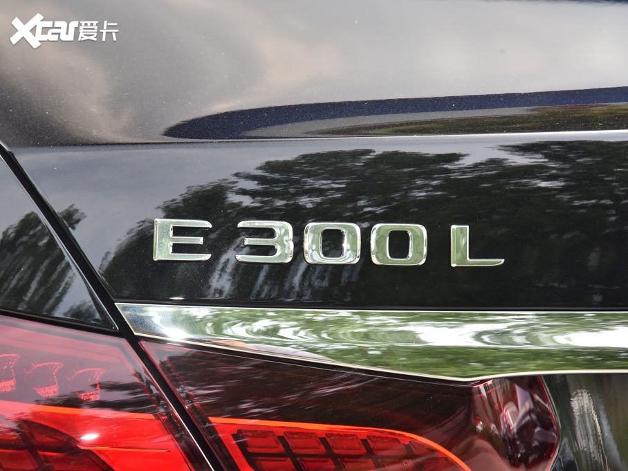 2022YE Ŀ E 300 L r