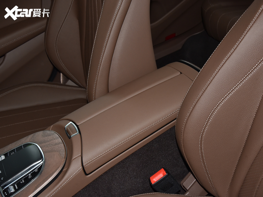 2022��YE�� �Ŀ��� E 300 L �r����