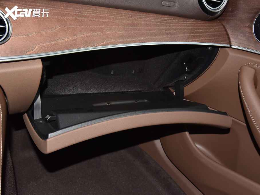 2022YE Ŀ E 300 L r