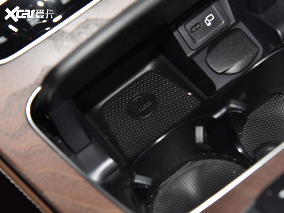 2022YE Ŀ E 300 L r