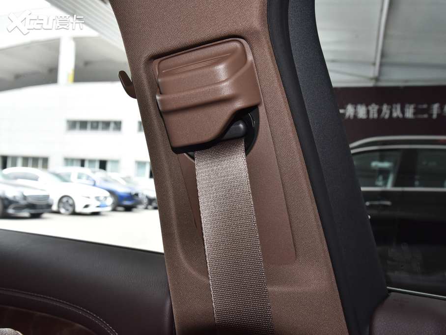 2022YE Ŀ E 300 L r