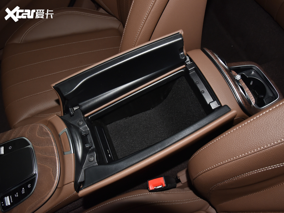 2022YE Ŀ E 300 L r