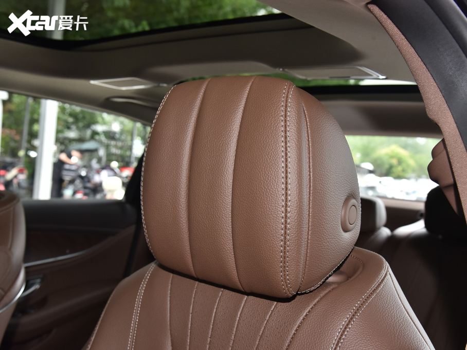 2022YE Ŀ E 300 L r