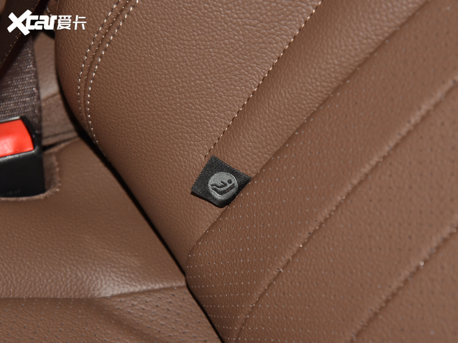 2022YE Ŀ E 300 L r