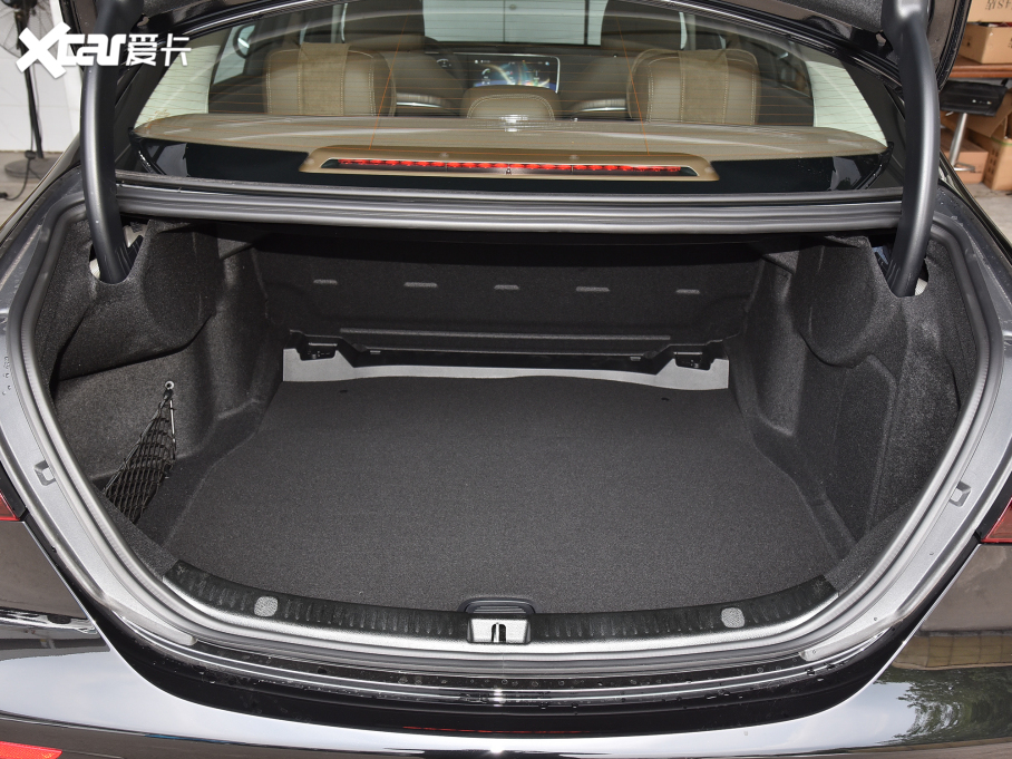 2022YE Ŀ E 300 L r