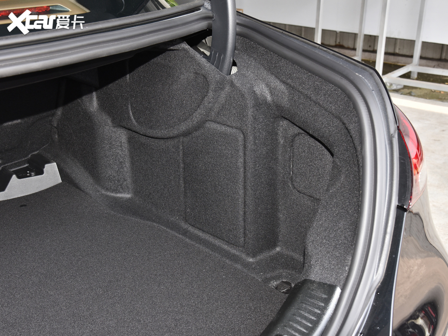 2022YE(j) Ŀ E 300 L r(sh)