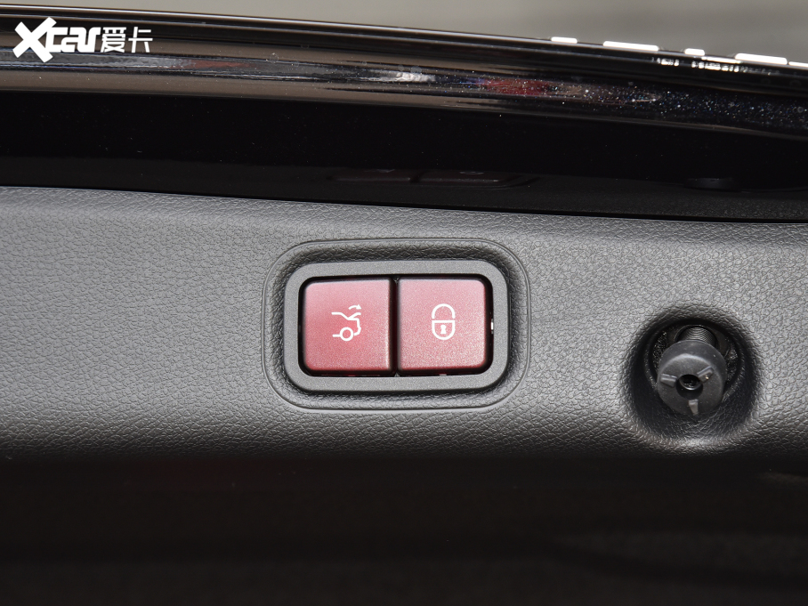 2022YE Ŀ E 300 L r