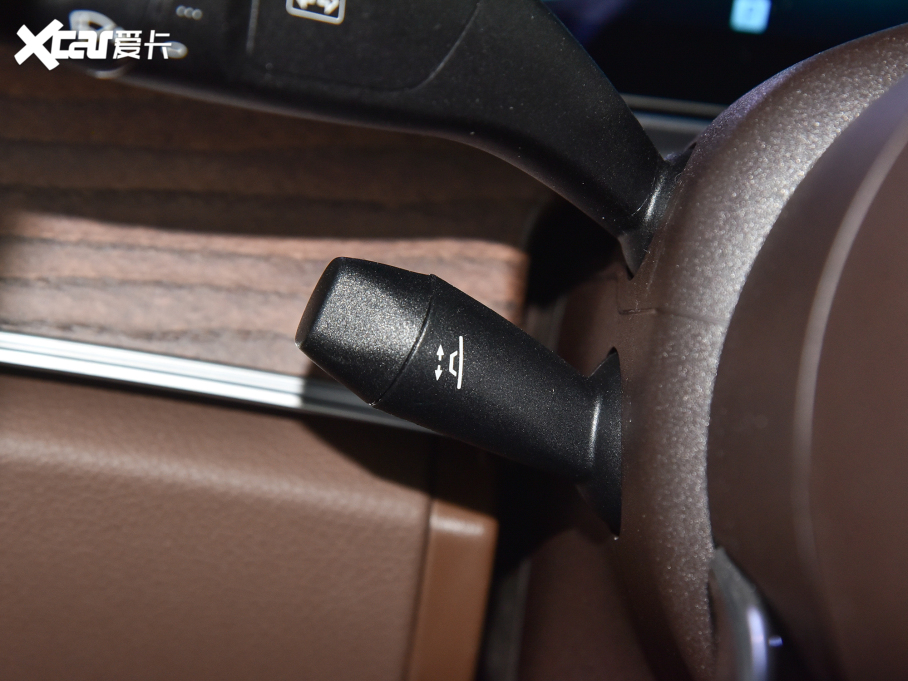 2022YE Ŀ E 300 L r