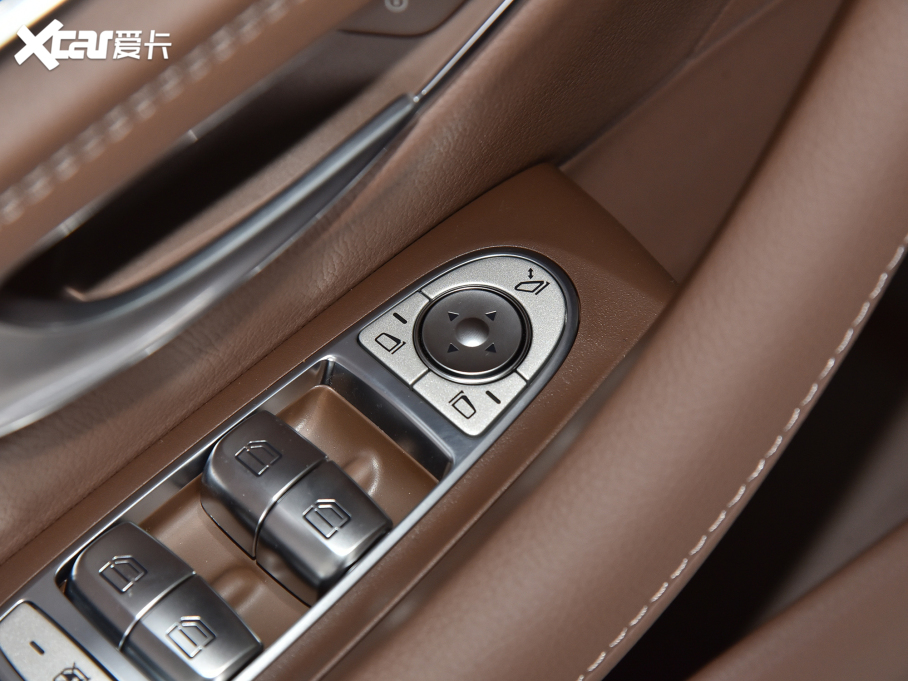 2022YE Ŀ E 300 L r