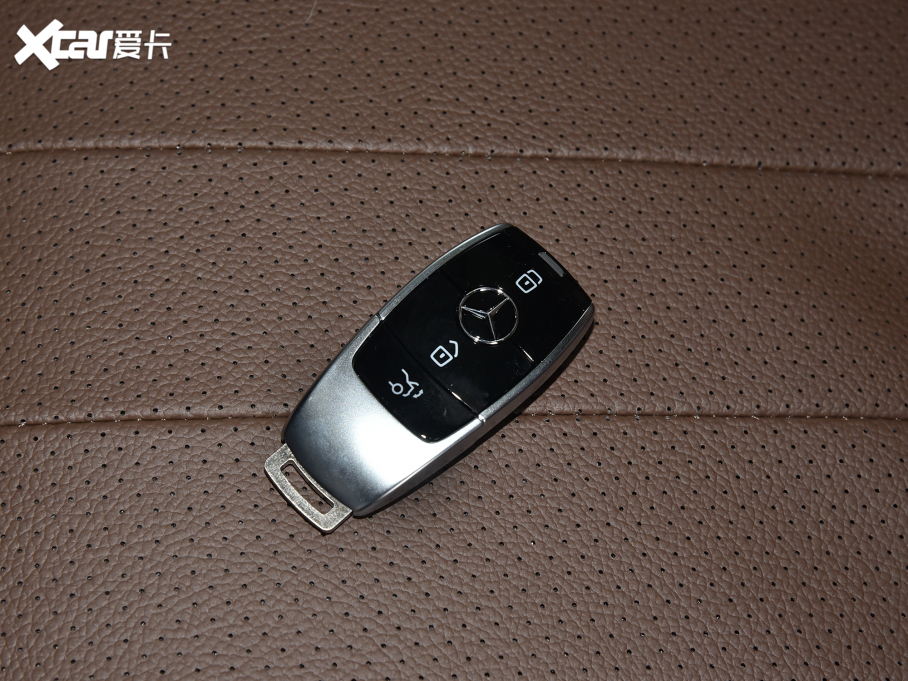 2022YE Ŀ E 300 L r