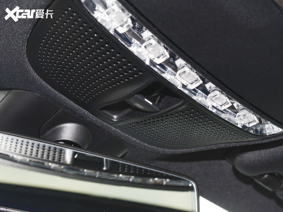 2022YE Ŀ E 300 L \ӺA