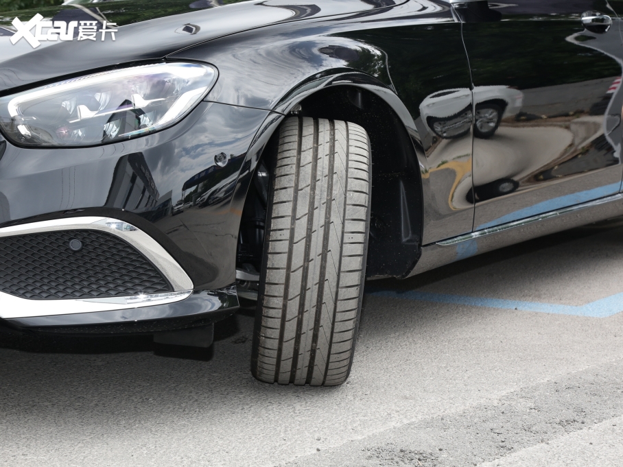 2022��YE�� �Ŀ��� E 300 L ���A��