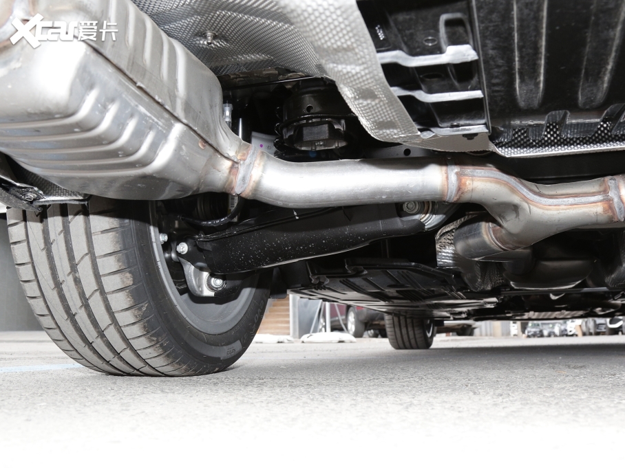 2022YE Ŀ E 300 L A