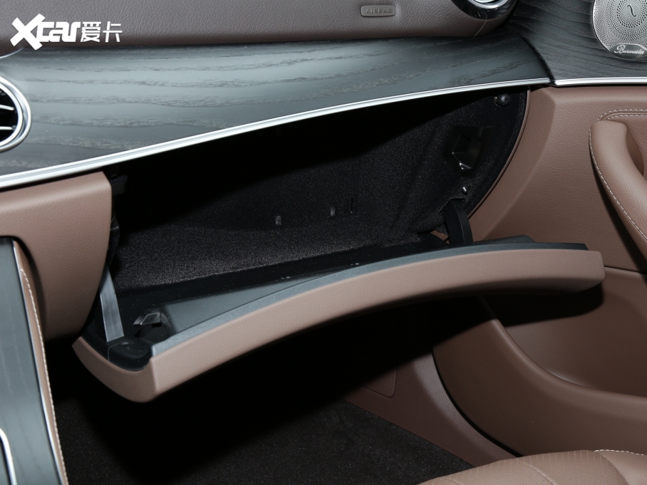 2022YE Ŀ E 300 L A